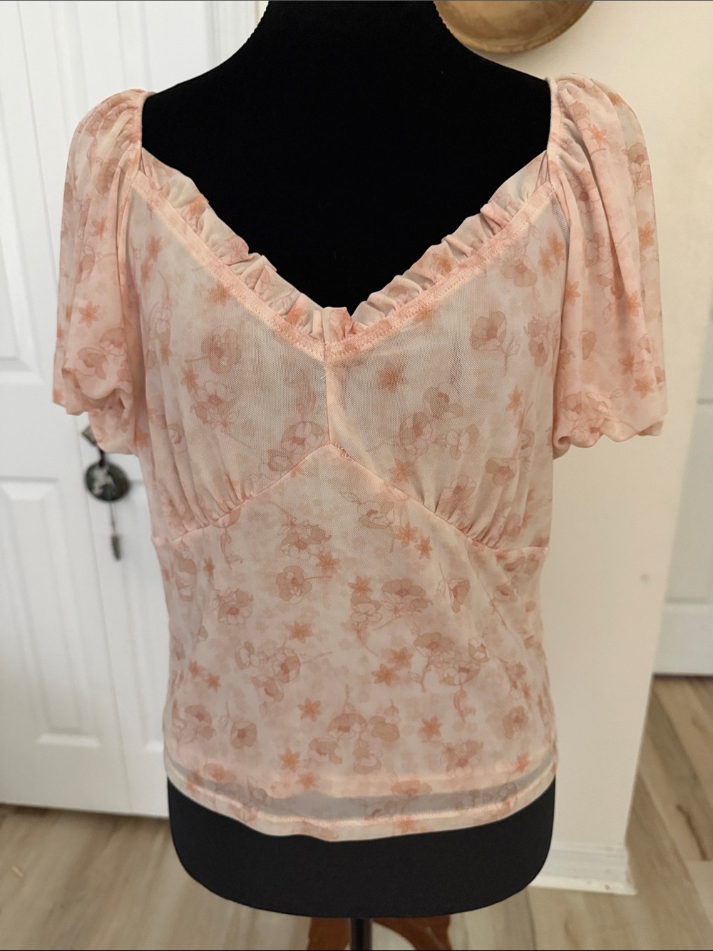 Louna Peach Floral Ruffle-Trim V-Neck Short-Sleeve Blouse
